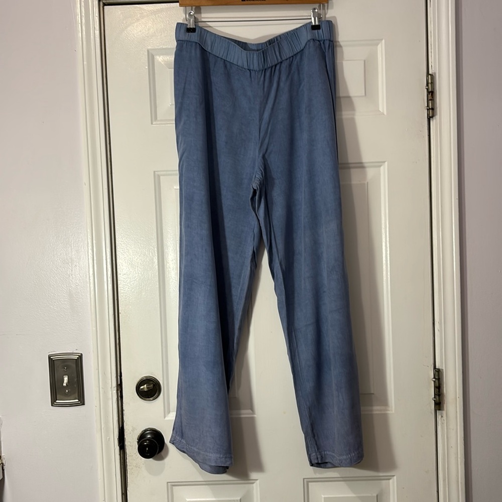 Chicos brand pull-on wide leg pants. Size XL